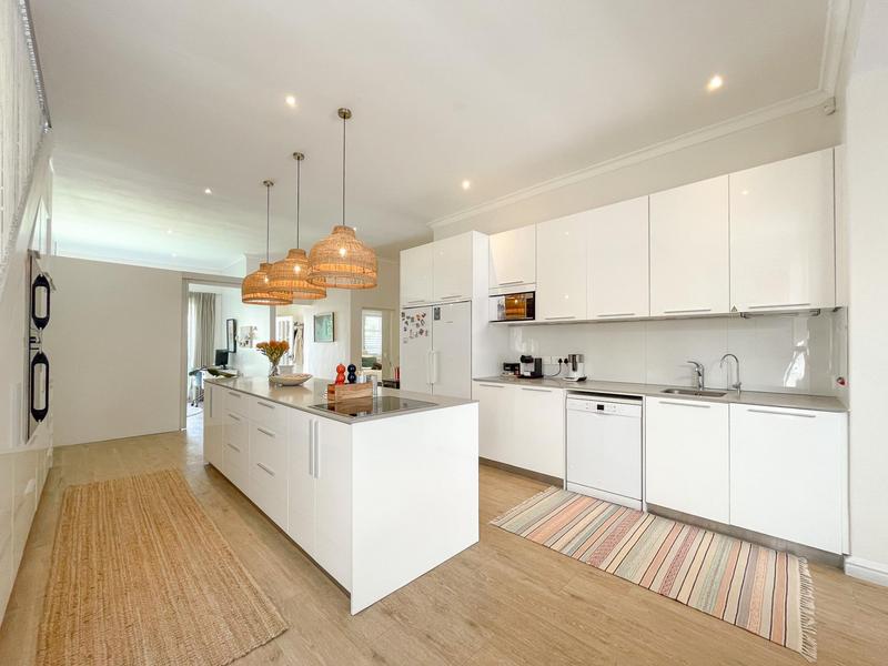 4 Bedroom Property for Sale in Sea Point Western Cape